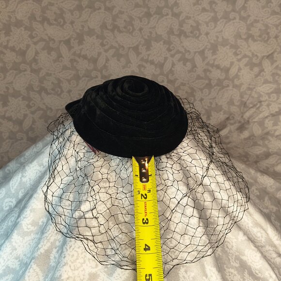 Black velvet spiral vintage funeral hat with 5\